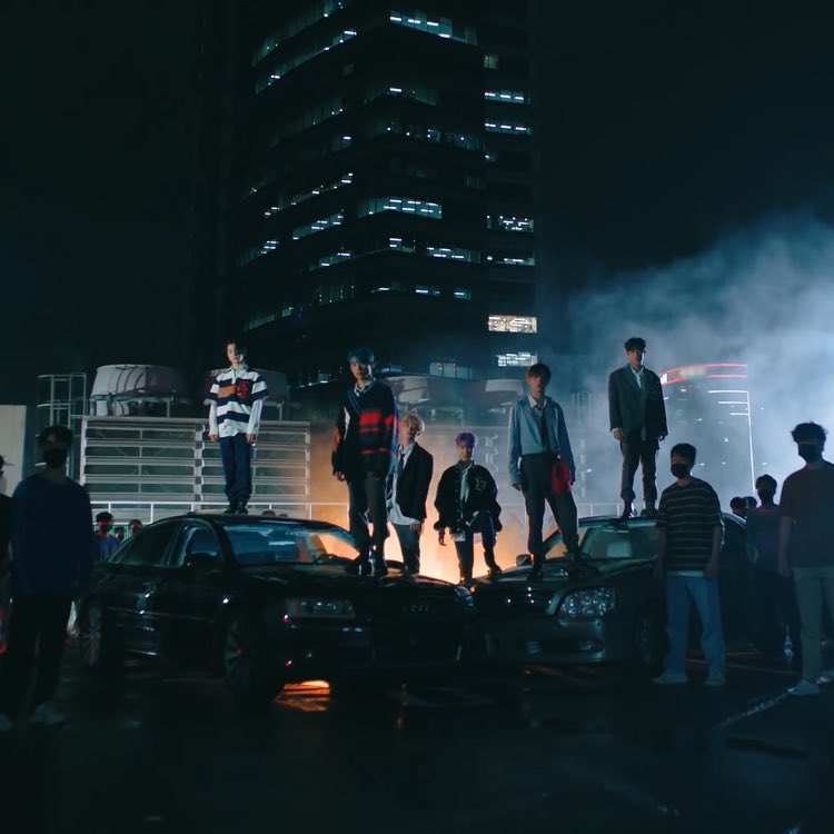 jiungstwt's tweet photo. SIREN 🚨                         SCARED 🤯

theyre always the cause of fire 🔥 AS THEY SHOULD https://t.co/uUue1qrm2B