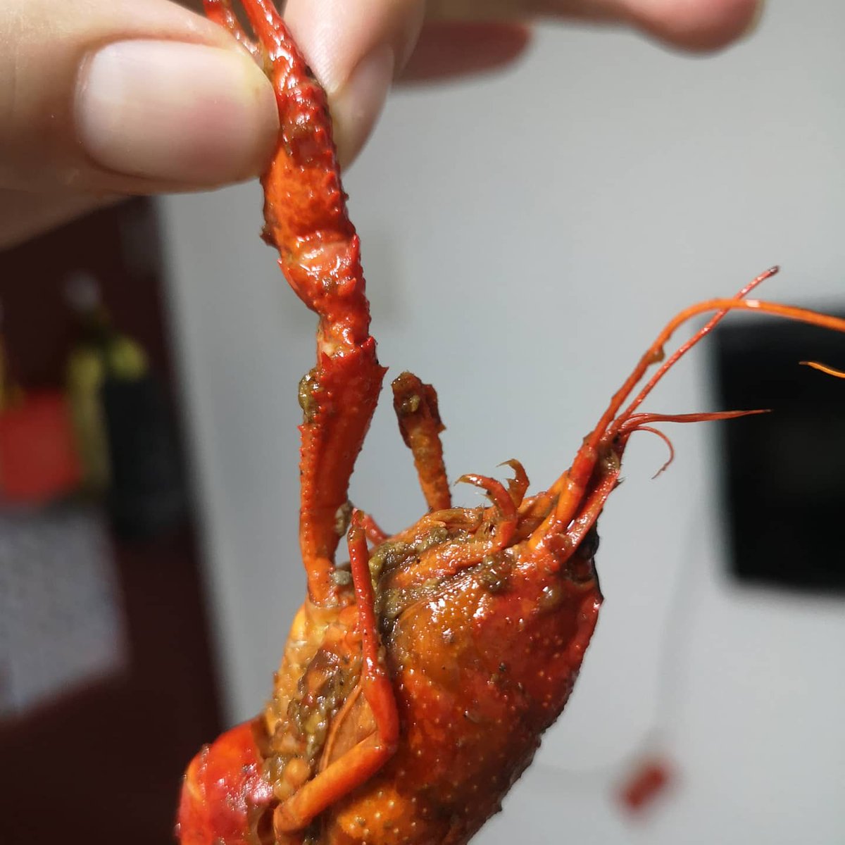Spicy crayfish has become a sersatioanla evening snack across China in recent years.Beer is a favoured beverage to pair with the delicacy.
