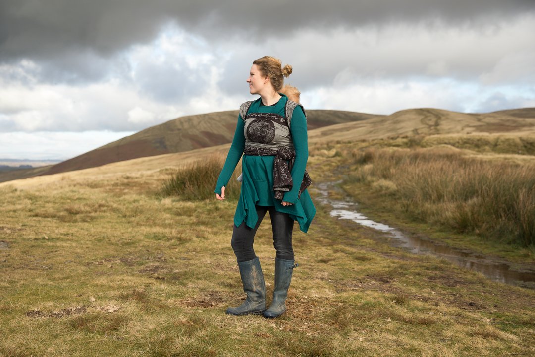 Kat_Shep_Photo's tweet photo. The last installment of my @firespiral #Pendle Collection shoots 😊 we went to #NickOPendle, incredible views &amp; a good start point to walk to the top of Pendle Hill #ProductPhotography #ISpiFispi #Babywearing #CarryThem  #PendleWitches #PendleHill  #Lancashire #Darwen #Blackburn https://t.co/7DdlfCmPAs