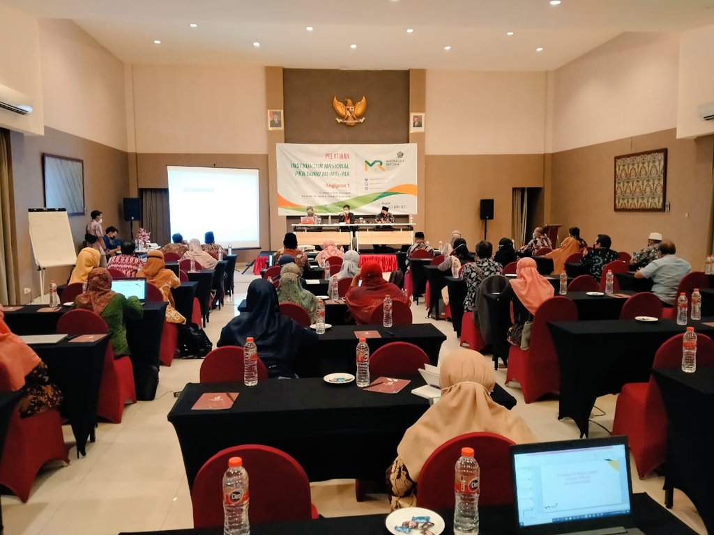 Alwi0427's tweet photo. Penguatan,perluasan akses&amp;peningkatan mutu untuk kegiatan kelompok kerja dalam wadah KKG,MGMP/MGBK,KKM&amp;Pokjawas sebagai sarana peningkatan keprofesian berkelanjutan untuk guru madrasah, kepala madrasah dan pengawas madrasah pada jenjang MI, MT, MA/MAK baik negeri maupun swasta. https://t.co/UNoihLyvrc