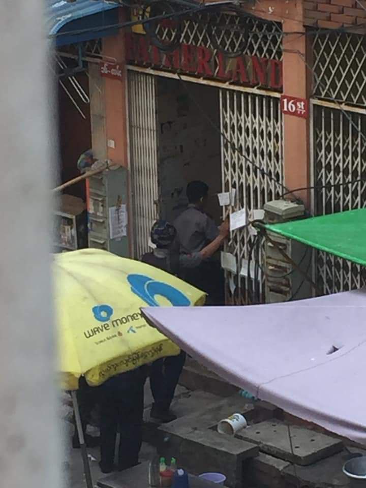 Terrorists (SAC) invaded into 16th street, #Lanmadaw around 2PM-3PM, searched into houses and Abducted civillians. According to residents, at least 5 have been abducted till now. #Apr20Coup #WhatsHappeningInMyanmar