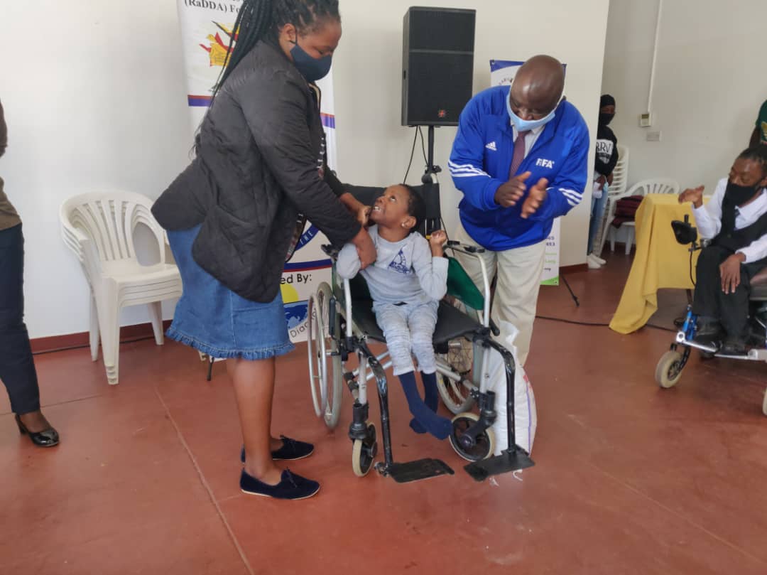 citezw's tweet image. Vusumuzi Ndlovu from Zimbabwe Network of disability and HIV/AIDS organization, says people do not know how to deal with persons with disabilities leading to their abuse. He says they train people on how to take care of PLWDs. #Asakhe @zenzele @BYOgallery