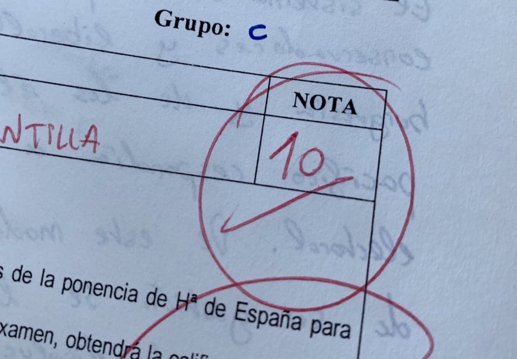 GonzaloCue01's tweet photo. RT si quieres que te pase en tu próximo examen: https://t.co/C5ZNededDg