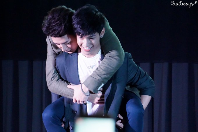 marumag10969's tweet photo. Carrying his world...

#BabyBrightxKristSingto https://t.co/lq5VM59W41