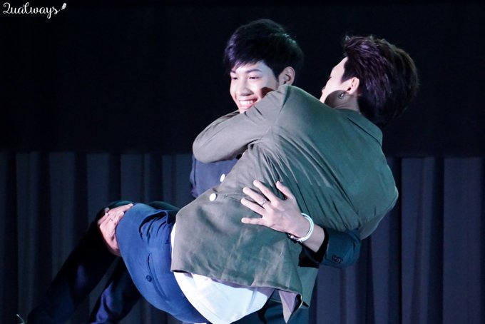 marumag10969's tweet photo. Carrying his world...

#BabyBrightxKristSingto https://t.co/lq5VM59W41