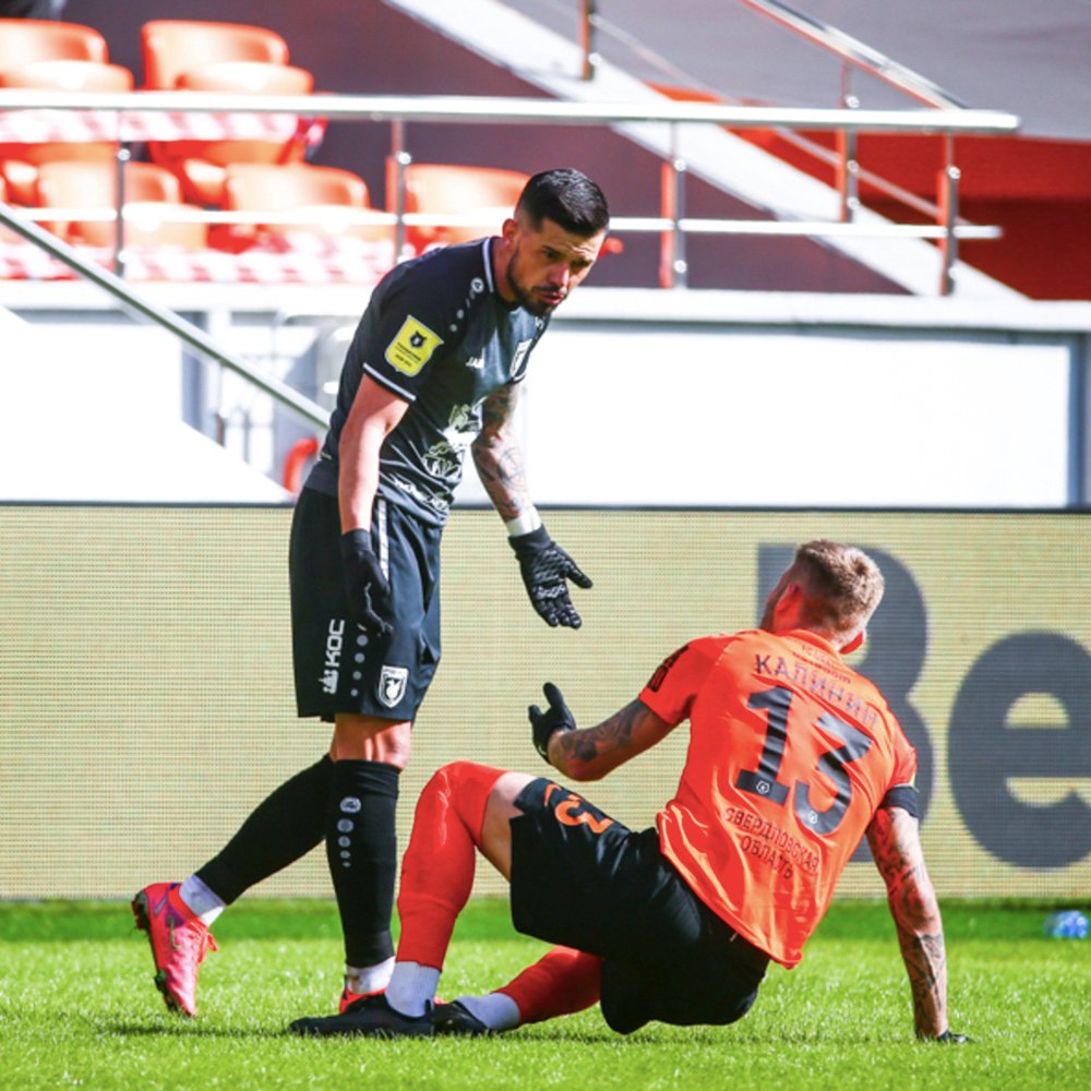 premierliga_en's tweet photo. 🤷♂️ 🤷♂️
Caption this 💬
📸 Rubin
#RPL #Rubin #Ural #Jevtic #Kalinin https://t.co/uTptJab0s8