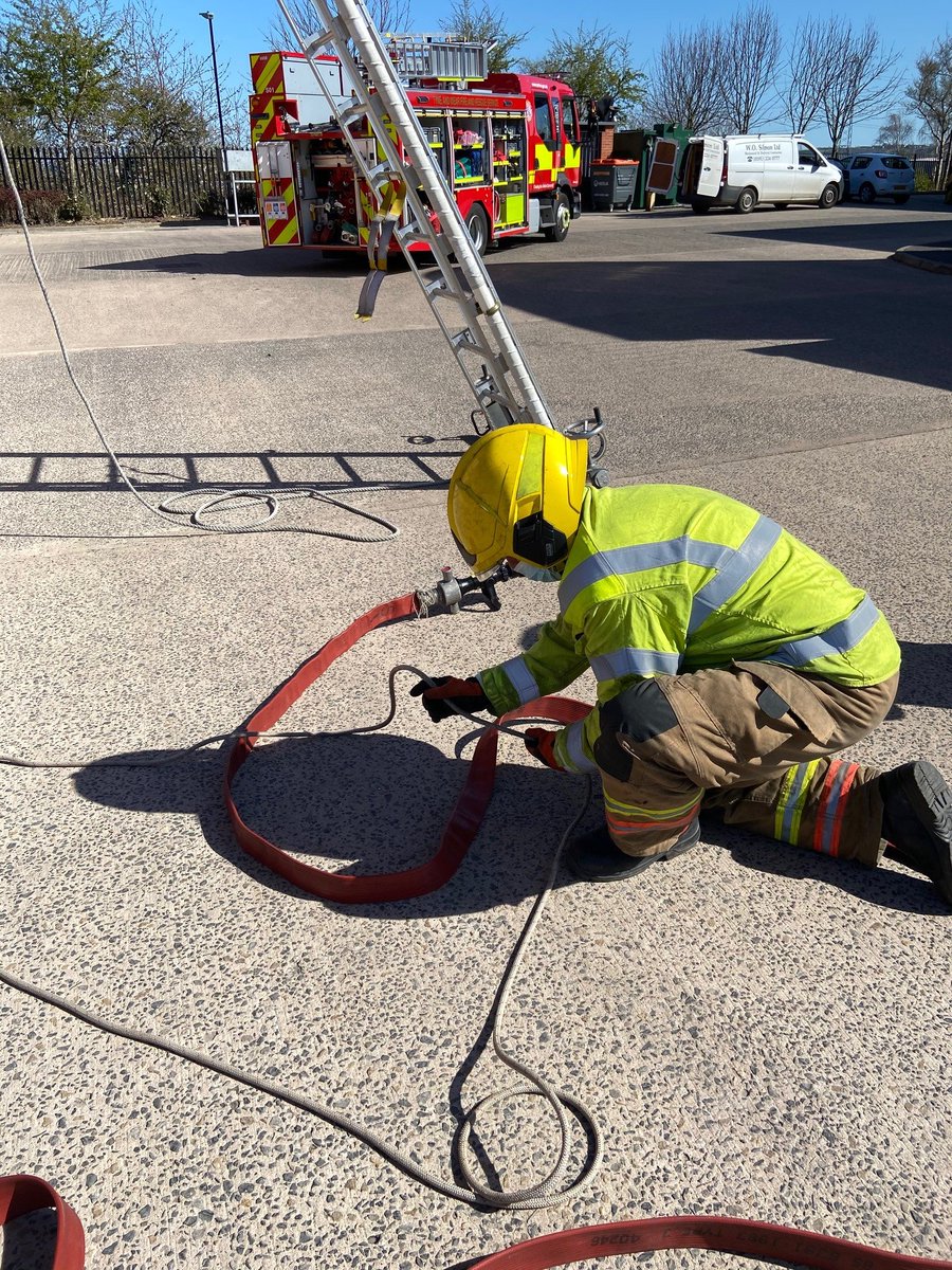 Tyne_Wear_FRS's tweet photo. Lovely weather for Washington blue watch core skills session.
They carried out ladders, hose, knots and lines training. π
#ReadyWillingAble #TrainingToProtectYou https://t.co/HEiYcd9NYs
