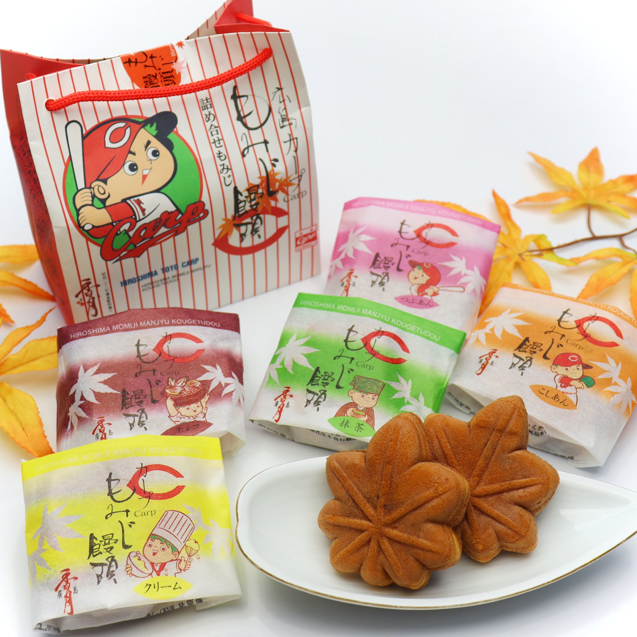 ひろしまブランドショップ Tau オススメカープコラボ商品をご紹介 香月堂の 広島カープもみじ饅頭5個詰め合わせ ふっくらと焼き上げた生地に 5種類の味の詰合せ カープ坊やのイラストも可愛い商品です Tauオンラインショップからのご注文は ひろしまブランドショップ Tau オススメカープコラボ商品をご紹介 香月堂の 広島カープもみじ饅頭5個詰め合わせ ふっくらと焼き上げた生地に 5種類の味の詰合せ カープ坊やのイラストも可愛い商品です Tauオンラインショップからのご注文は