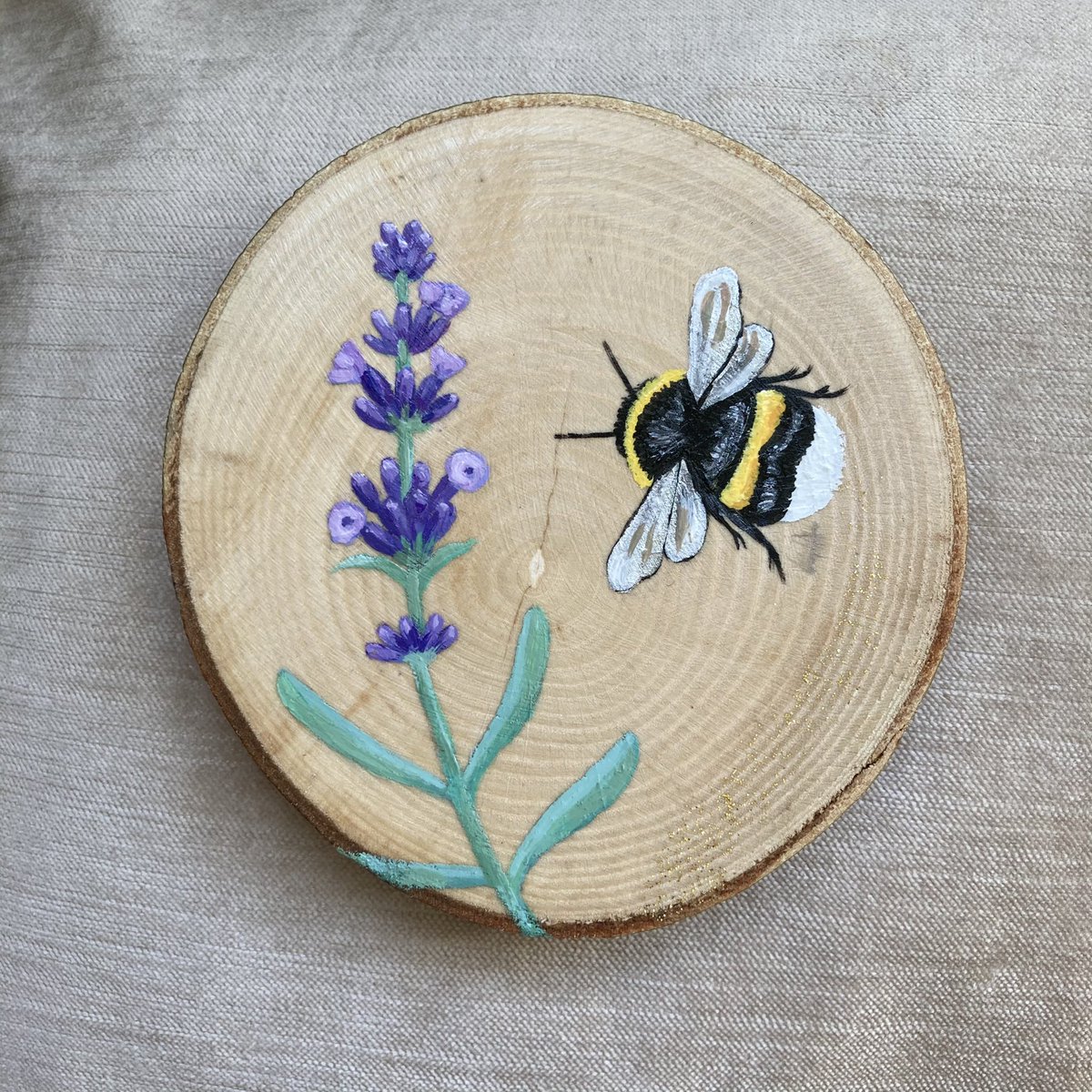 LoveBees_DT's tweet photo. Interesting our new ‘Bee Thoughtful’ Hand Painted Plaque with 10% of sales going to @MindCharity https://t.co/DInitXujXZ #elevenseshour #handmadehour #womaninbiz #bees #ebay #MIND https://t.co/0q4bhDFSGT