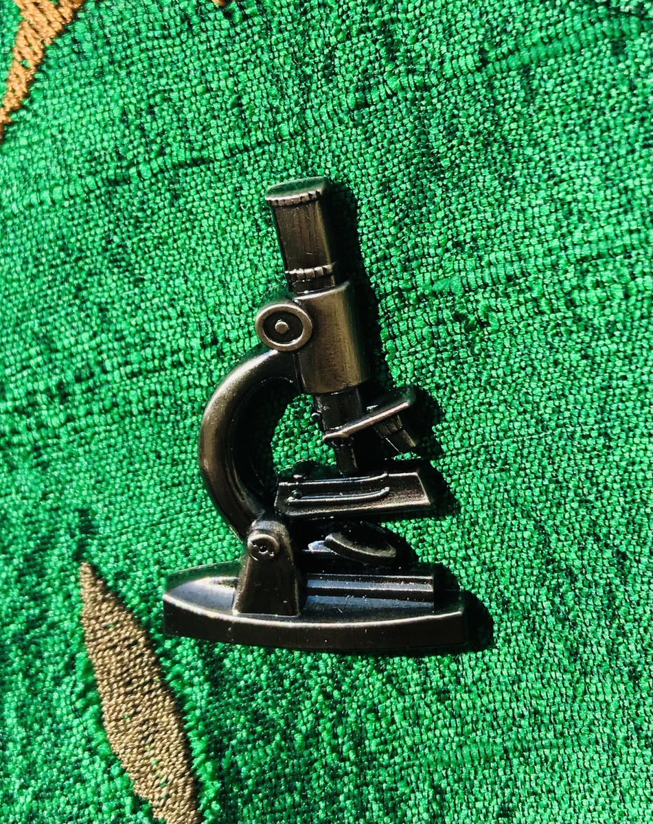 ilovepathology's tweet image. It’s #LabWeek2021 in the US but a huge thank you to healthcare scientists and laboratory professionals wherever you are for the vital work you do. Wearing my #LabWeek pins with pride - many thanks to my friend CBA for sending them to me.