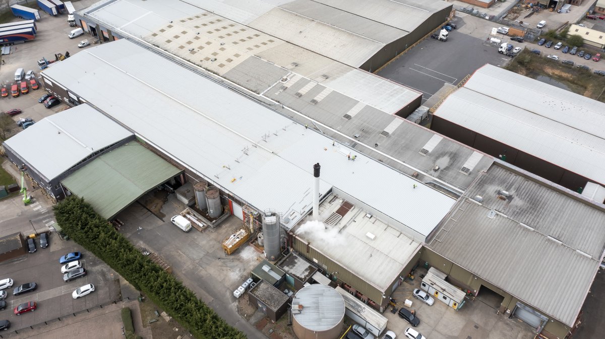 KGMRoofing's tweet image. 🚨 PROJECT UPDATE🚨  now coming to it&apos;s end as you can see from our latest #drone #PHOTOS our flat to pitch conversion project using key suppliers @dibsastructures and @KingspanIP_UK , thank you for your efforts through out this project #SupplyChain #ThankYou 👏