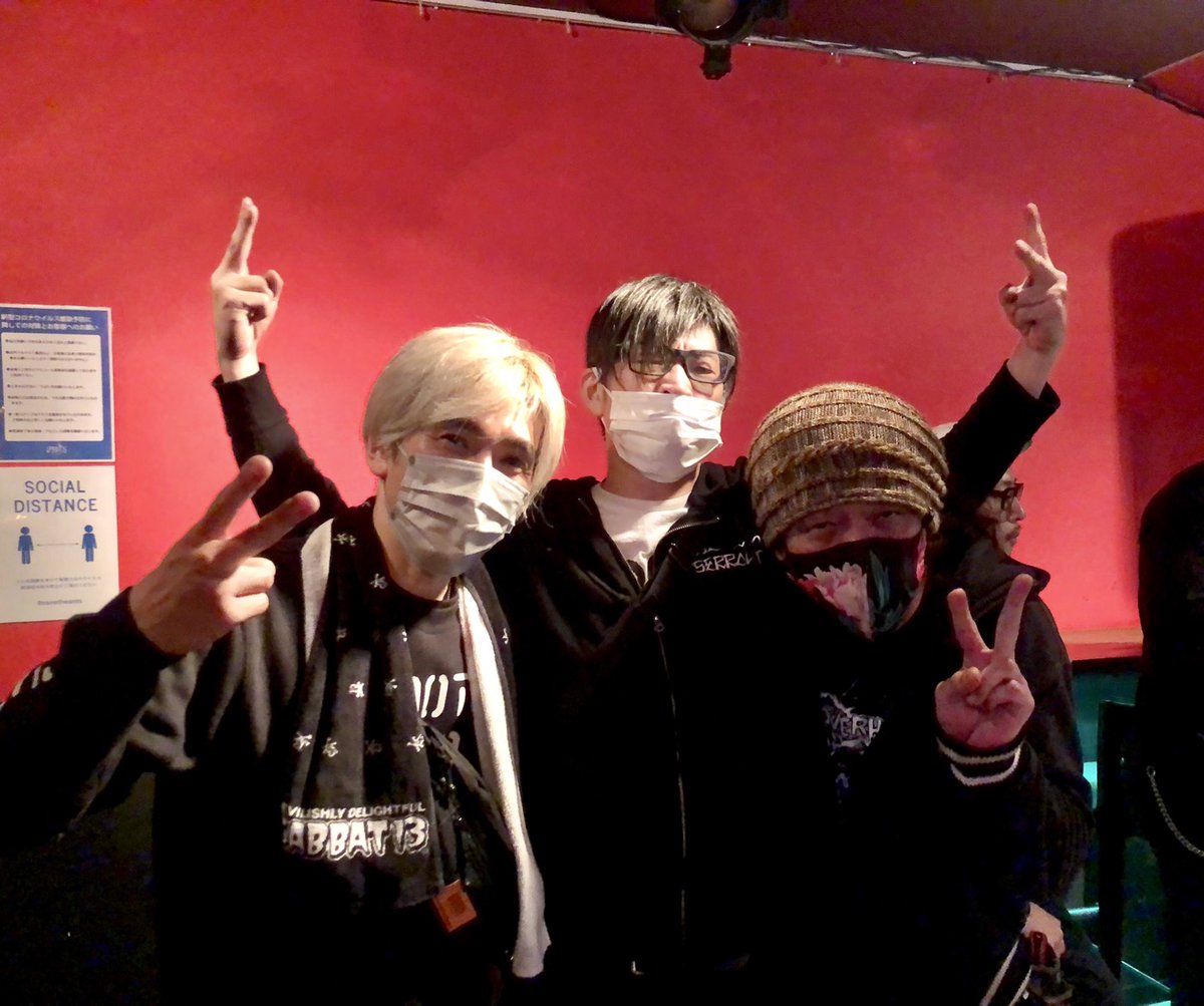 INUIROCKET's tweet photo. ex.Scratch Tomorrowで撮りました。あとは主役の坂田くんがいれば！
←上ちゃん(THE HIPS)
→コータローくん(ex.ジレンマ)

#scratchtomorrow
#岐阜punk https://t.co/2QIgfgTrzt