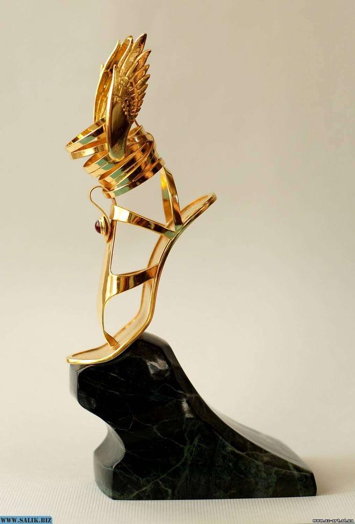 Таларии сандалии гермеса. Adidas originals by jeremy scott js wings 3. Таларии гермеса. Ботинки гермеса. Сандалии крылатые таларии.