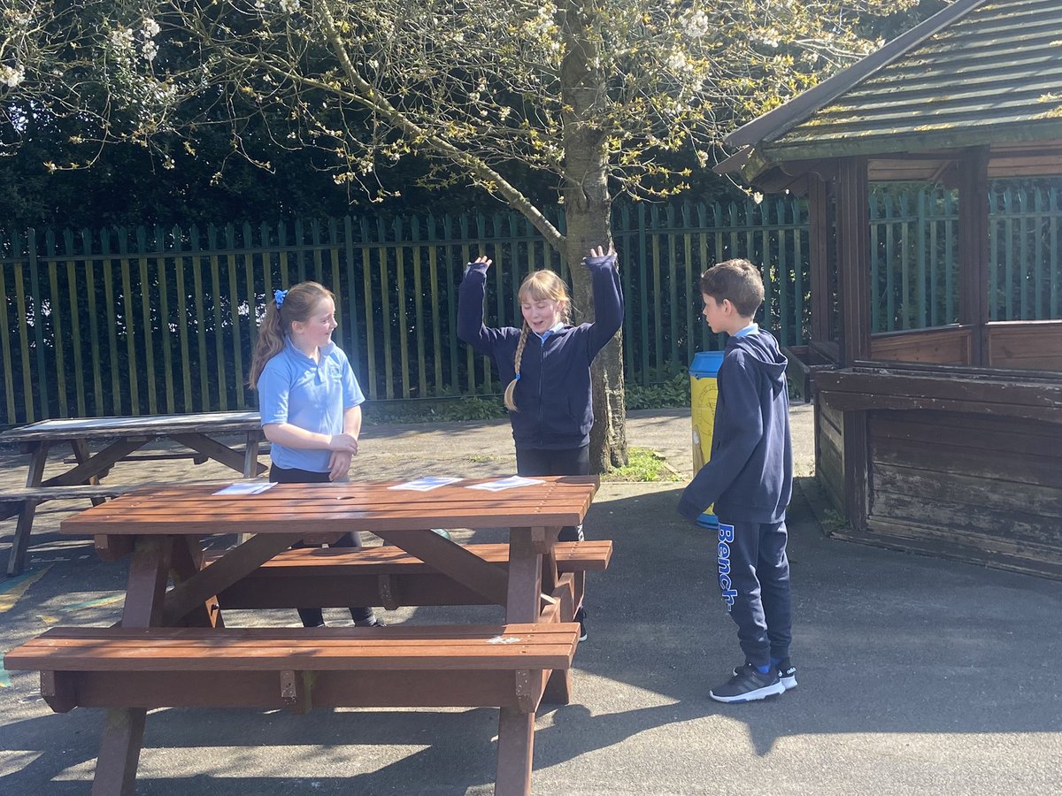 MissCampling's tweet photo. Rehearsing poetry in the lovely sunshine. @SpilsbyPrimary @InfinityAcad @Cornerstonesedu https://t.co/BSoN7qECsN