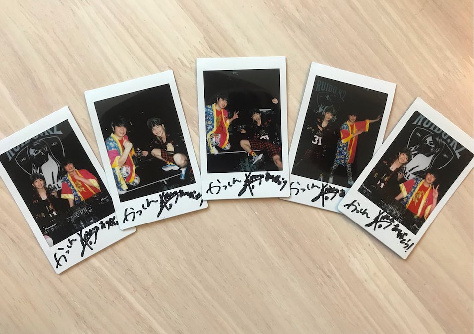 bakuonkozo_sho's tweet photo. 4/10RUIDOK2ファイナルライブの日に撮ったチェキを、販売開始しま〜す！

・ブッコミの翔＆スーパーカズマver↓
https://t.co/jTiwNhGKFd

・バカムスコ翔ソロver↓
https://t.co/yAgFRtHWBJ

それぞれあるのでルイードでのラストライブの想い出に是非😊
#バカムスコ翔
#ブレインコミックス https://t.co/RBwaFTF0sS