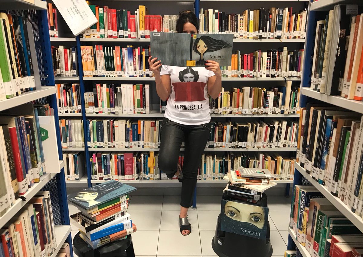 MartitaOtero's tweet photo. Aquí a mi #bpmStyle para mis compis de @bpmmadrid en mi querida #bpmDelibes 😻😻😻 #DíaDelLibro2021 https://t.co/QZwceoPcDd