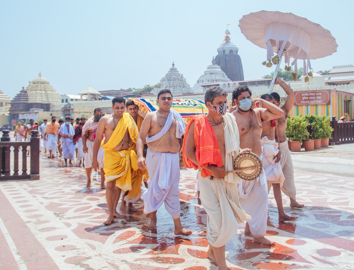 JagannathaDhaam's tweet photo. ଆଜି ଶ୍ରୀମନ୍ଦିରରେ ପବିତ୍ର ଅଶୋକାଷ୍ଟମୀ ପାଳିତ ହେଉଛି । ମହାପ୍ରଭୁଙ୍କ ସକାଳ ଧୂପ ନୀତି ସରିବା ପରେ ଶ୍ରୀଲୋକନାଥ ଦେବ ଭଣ୍ଡାରରୁ ଆସି ପାଲିଙ୍କିରେ ବିଜେ ହୁଅନ୍ତି ଏବଂ ପରେ ଉତ୍ତରଦ୍ଵାର ସ୍ଥିତ ଶ୍ରୀଇଶାନେଶ୍ଵର ମନ୍ଦିରକୁ ବିଜେ କରନ୍ତି । https://t.co/hpCAl2pTYA