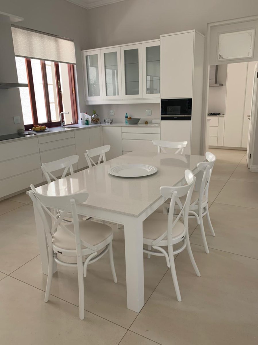 As much as we love a colorful room, there's one type of space that will never go out of style: all-white interiors 🤍.
This happy customer shared a snap of their Woodbender Calvin Chairs in their lovely new all-white kitchen 👌🙌 - bit.ly/2Qj02XR