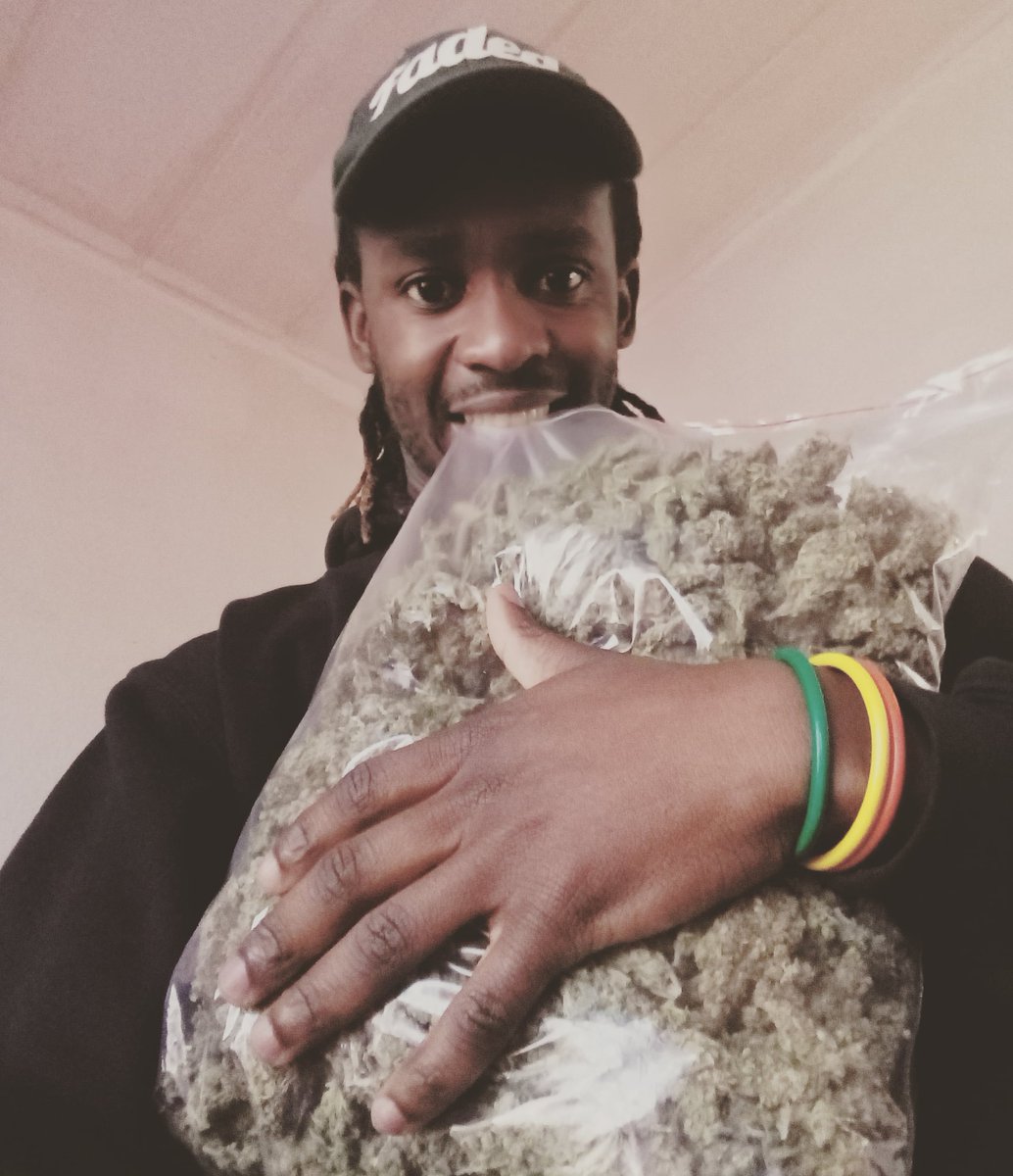 blingkushking's tweet photo. HAPPY 420 😋 https://t.co/KcjNGruUax
