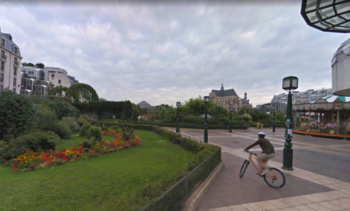 Première explication : le Forum des Halles remplacé par la volumineuse Canopée était la continuité du jardin des Halles. Des plantes, des fleurs, des arbres, des perspectives qui donnaient cette sensation de nature. Car oui, il n’y a pas que les arbres dans la vie..9/14