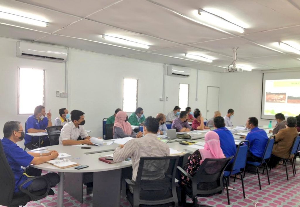 Mesyuarat tapak ke-3 bagi projek Akademi Bomba dan Penyelamat Malaysia - Fasa 3,Wakaf Tapai Terengganu.
<a href="/TeamProjekTrg/">PasukanProjekTrg</a> <a href="/JKRTerengganu/">JKR Terengganu</a> <a href="/yusufghani200/">تذكرة</a> <a href="/baharuddinali4/">Baharuddin Ali</a>

#PPPT 
#BerJasaKepadaRakyat
#JKR 
#ABPM