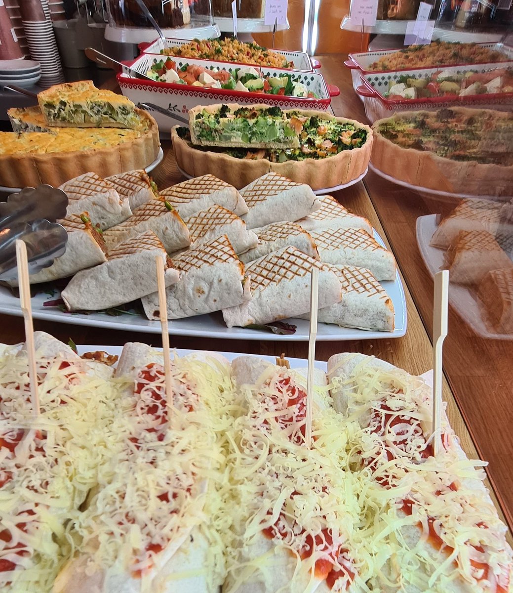 Lunch bar is ready, look at it. #AtTheHiveSw6 #Lunch #HealthyEating #HealthyLifestyle 

📍#670 #FulhamRoad #Fulham #SW6 #London