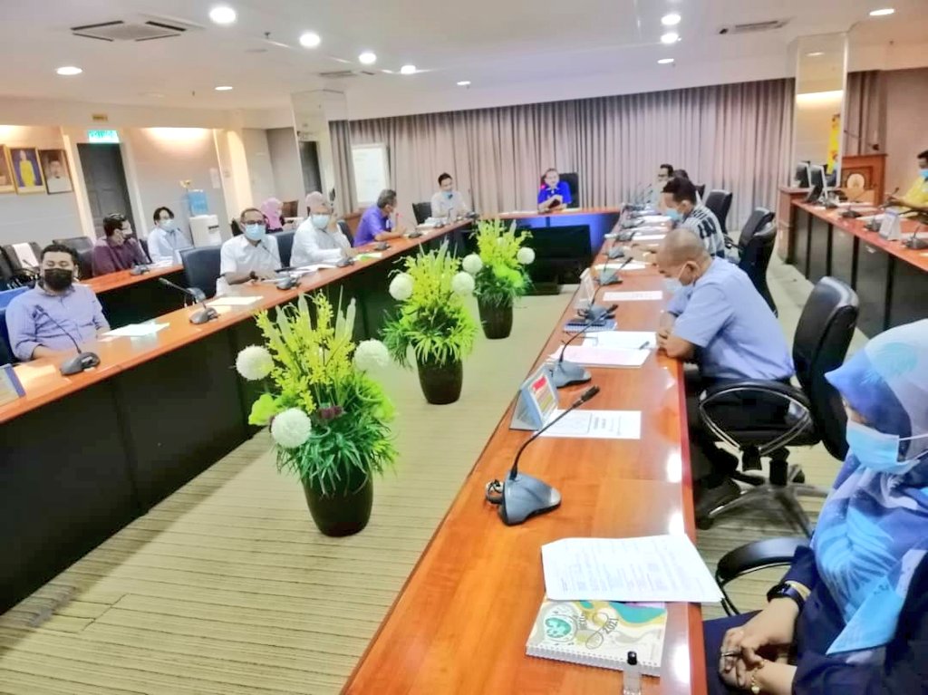Mesyuarat tapak ke-3 bagi projek Pembinaan dan Kelengkapan  Bangunan Baru Pejabat Jabatan  Mineral dan Geosains (JMG) Negeri  Terengganu.
<a href="/TeamProjekTrg/">PasukanProjekTrg</a> <a href="/JKRTerengganu/">JKR Terengganu</a> <a href="/yusufghani200/">تذكرة</a> <a href="/baharuddinali4/">Baharuddin Ali</a>

#PPPT 
#BerJasaKepadaRakyat
#JKR #JMG