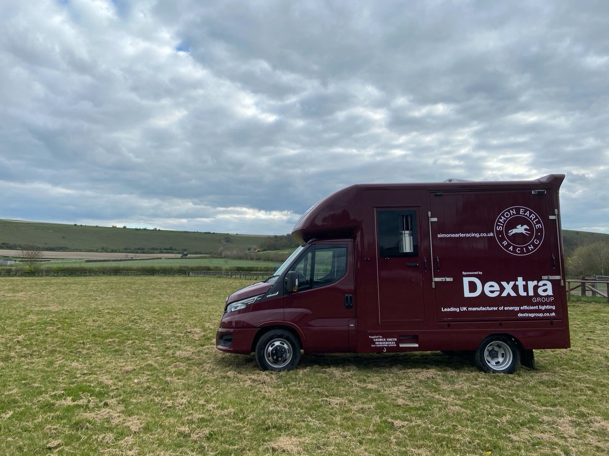 New horsebox and new horses to buy: read my latest blog here: simonearleracing.co.uk/news/190420211… 
Our thanks go to Mr Rupert Martin who has kindly sponsored the box with <a href="/DextraGroup/">Dextra Group</a> and <a href="/LillycombeC/">Lillycombe Sporting Club</a> and built by <a href="/GSHorseboxes/">George Smith Horseboxes</a>