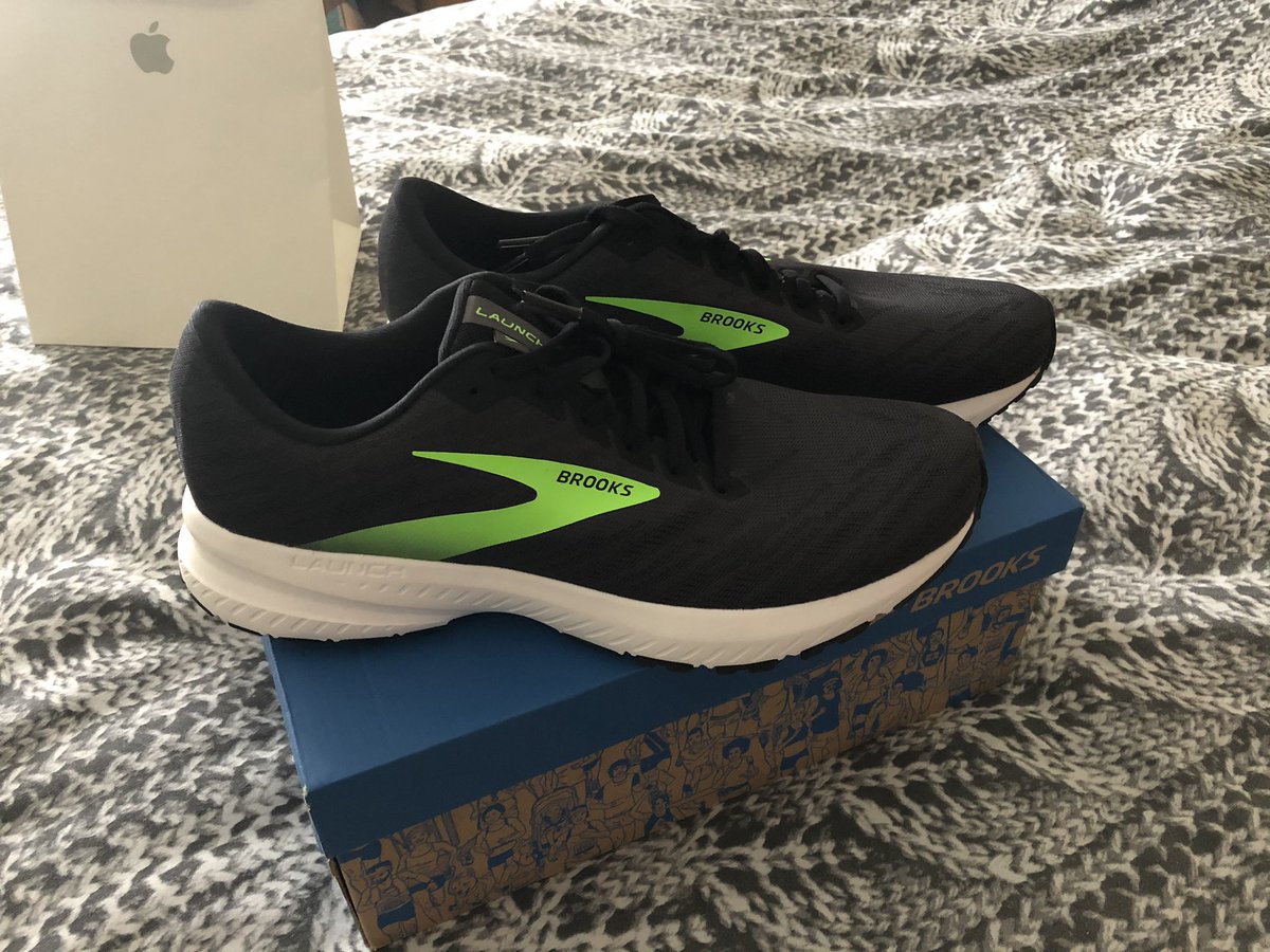 GAZDAN62's tweet photo. @brooksrunning never fails to deliver, can’t wait to get these bad boys on for tomorrow mornings run! #runchat ##runhappy #Launch7 https://t.co/TaUBpS9sWV