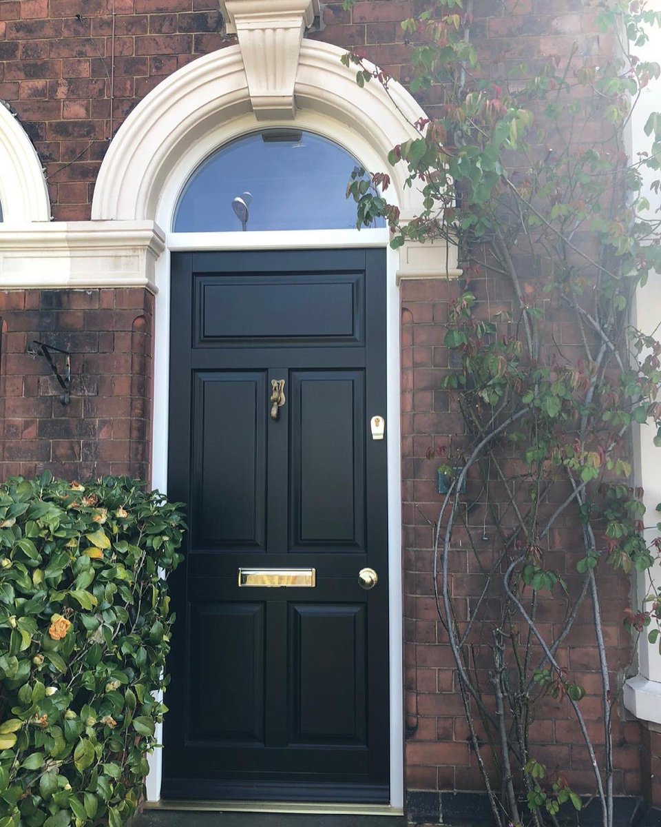 A variation of a Timber Windows Braithwaite Door🏡