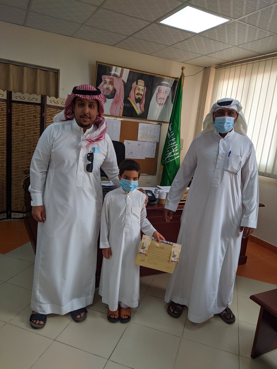 fagel2's tweet photo. الأستاذ الفاضل/صالح الشمري قائد إبتدائية هارون الرشيد بقارا الجوف والمربي المخلص الفاضل الأستاذ/ نايف مسند الرويلي المعلم في تلك المدرسة مع الطالب أحمد فيصل العقل . ذكرى طيبة مع أساتذة فضلاء. https://t.co/JW7KwXnAtN