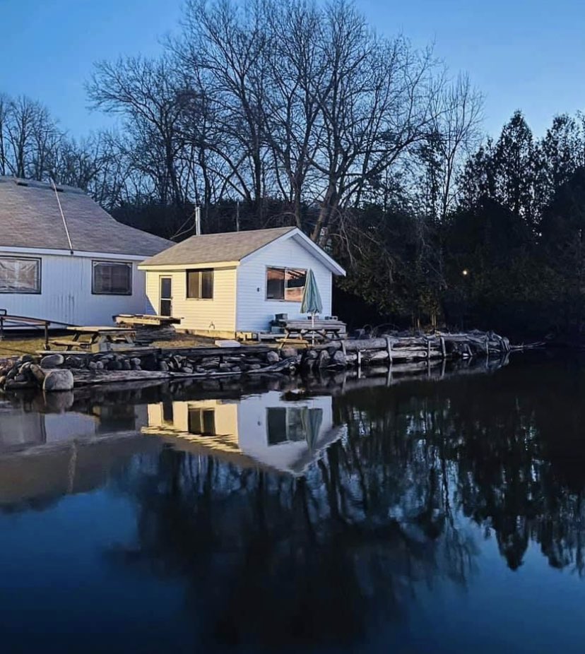 RiceLakeON's tweet photo. “Our fish cleaning hut - ready for all the eager fishermen out there.”
#AdventureBayCottages https://t.co/PXkod6dd7h #RiceLakeON🇨🇦 #WellBeReady #thekawarthas #ontario #staysafe #untilweseeyouagain #fishing #cottagerentals #fishingontario https://t.co/BjJd0MjQEz