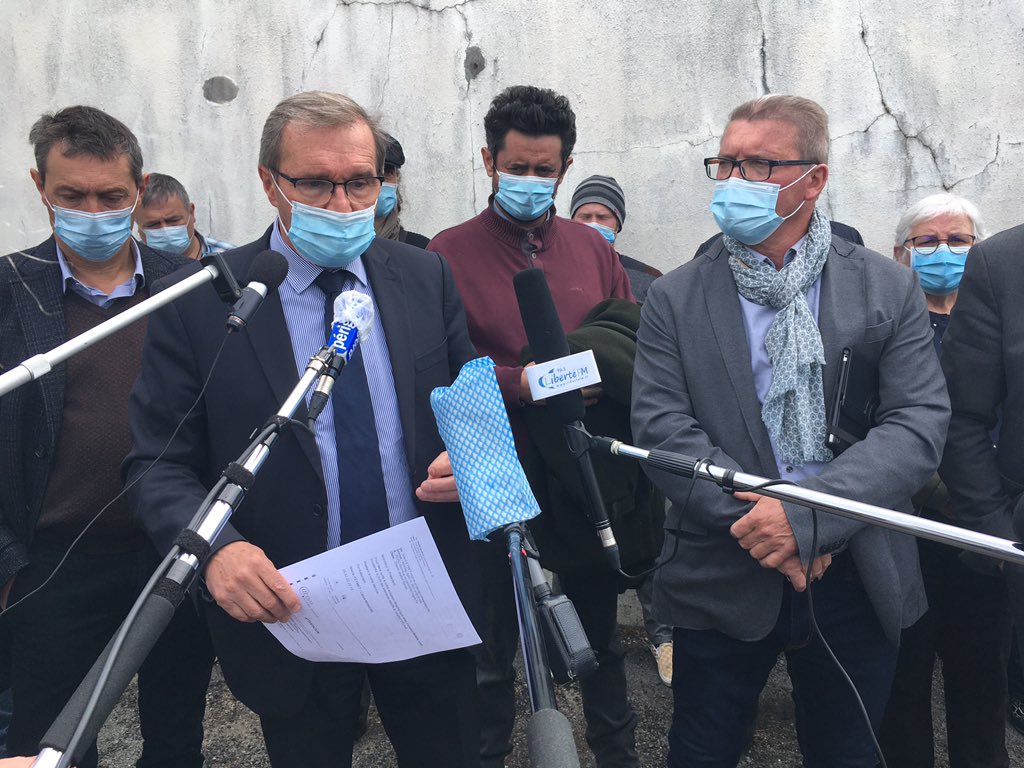F3Perigords's tweet photo. Vers un redémarrage de l’#abattoir de #Riberac, de nombreux acteurs se sont retrouvés aujourd’hui, @cddordogne va proposer le rachat de la structure en vue d’une modernisation, un cabinet d’études travaille sur le sujet @Chambagri24 @nicolaplaton @CCIDordogne https://t.co/MGCAPFmVei