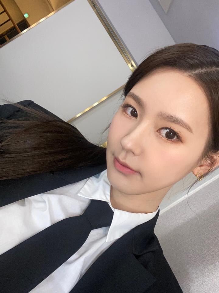 1612Dahlia's tweet photo. Nay chị iu của tôi được 1 lần làm công nè mọi người , ngầu (╥﹏╥)❤ #AGENTMIYEON #DJMIYEON #미연 #ミヨン #MIYEON #6IDLEFOREVER #GIDLEFOREVER #GIDLEIS6 #GIDLE #여자아이들 @G_I_DLE https://t.co/AS1OzDdEjO