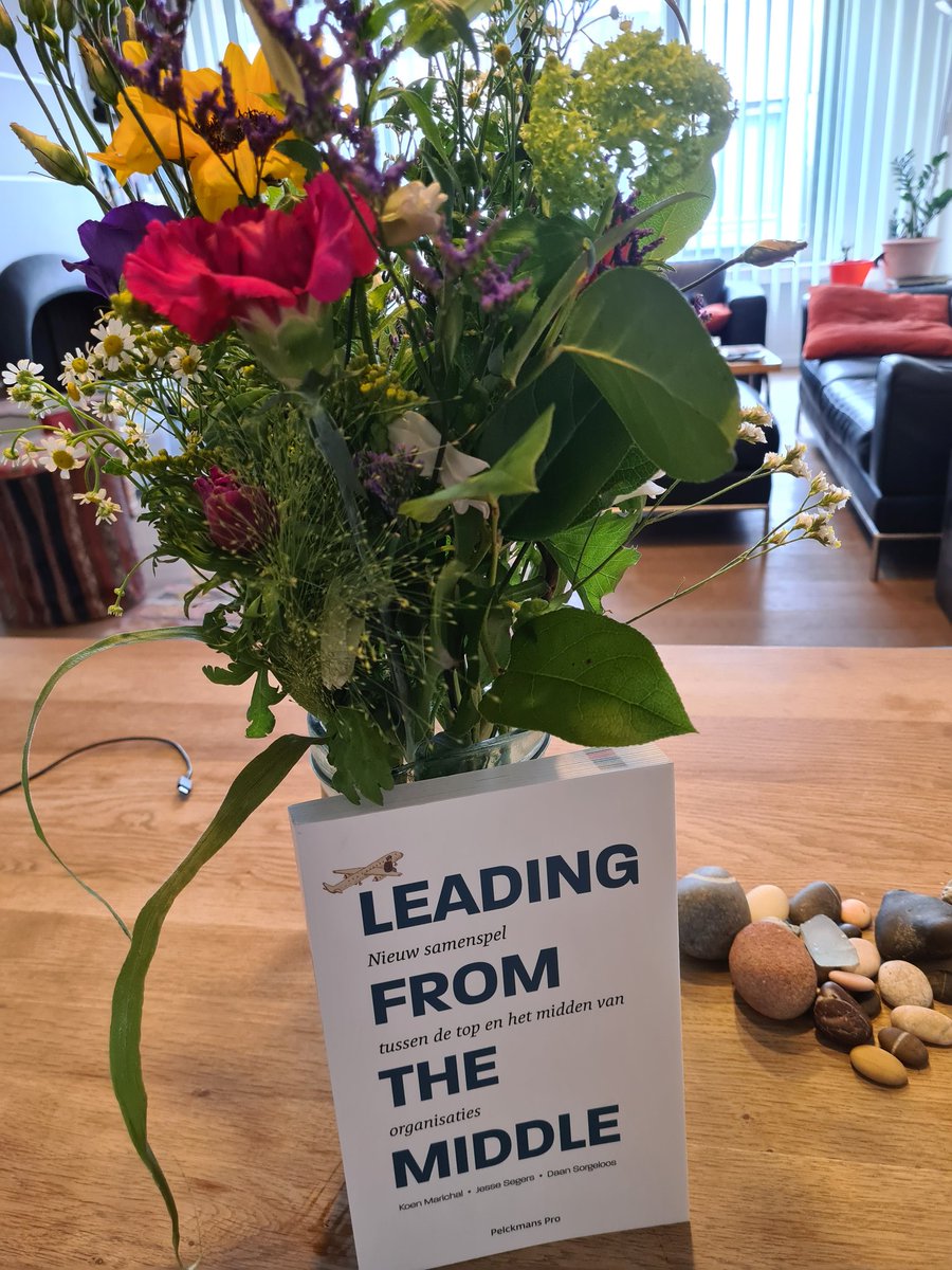 attent hoor van <a href="/OoaNL/">Ooa</a> en wat een timing: geleverd een half uur voor de bekendmaking 'vakboek van het jaar'