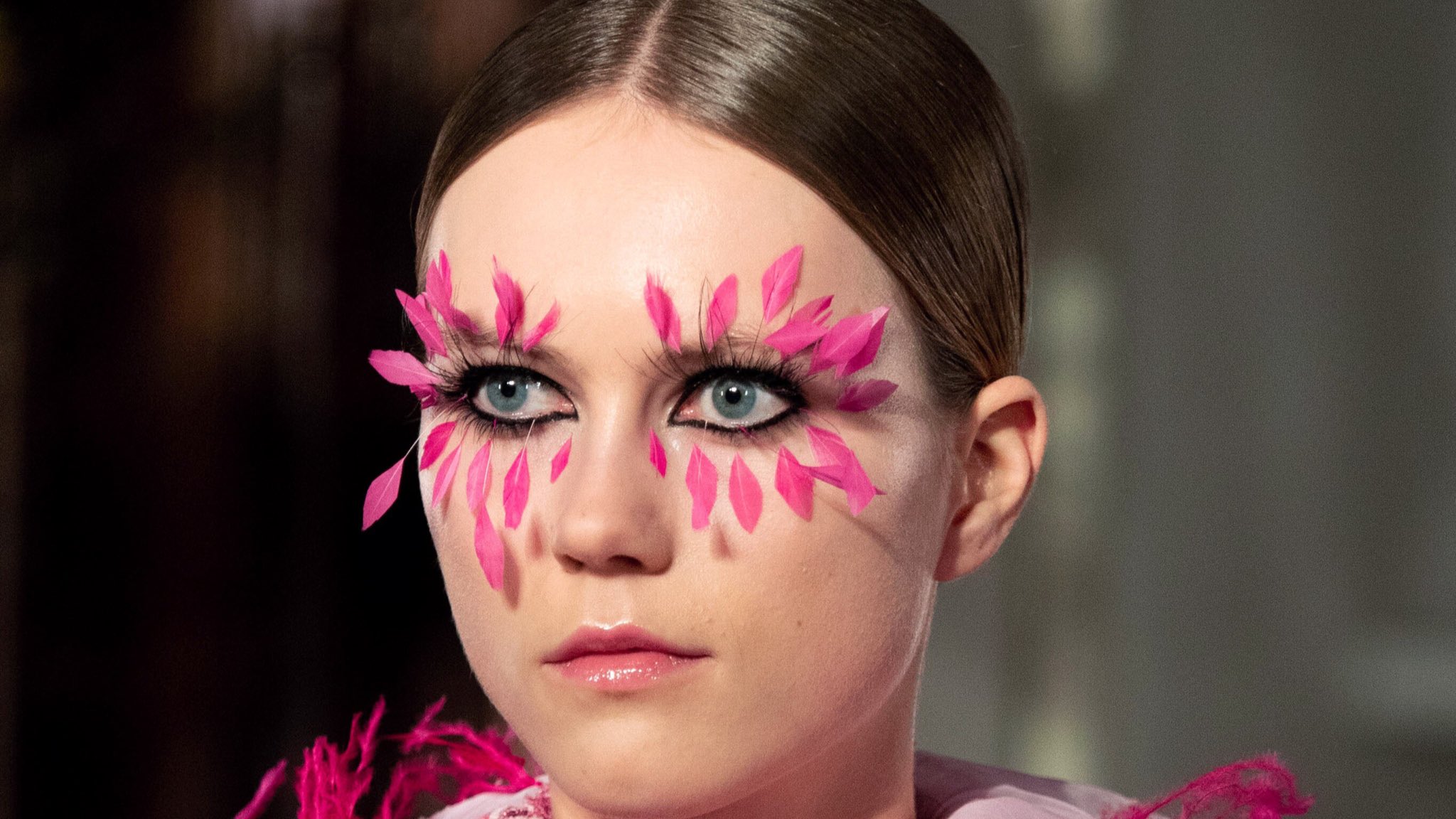 anbefale Tilbagetrækning Hovedgade 𝐁𝐄𝐑𝐋𝐀𝐈𝐍 𝐂𝐎. on Twitter: "Pat McGrath's feather lashes at the  Valentino show https://t.co/pBisTnkVq6" / Twitter