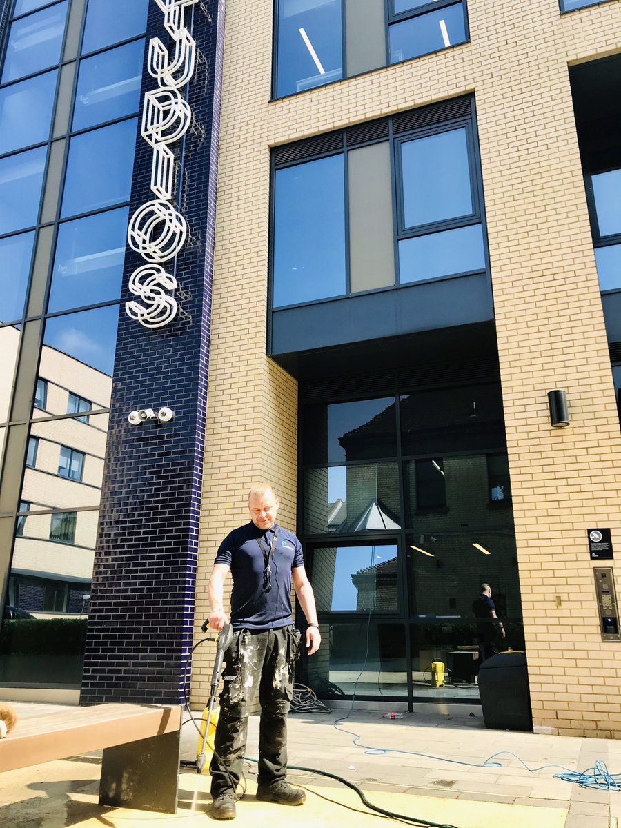 WSVoxStudios's tweet photo. Our FMT Steve is Jet-washing the car park today! Preparing for the returning of all customers. See you soon Voxers! π #BacktoOffice #BacktoDesk #Officeworking #VOX #VOXer https://t.co/ngfv0pLn1b