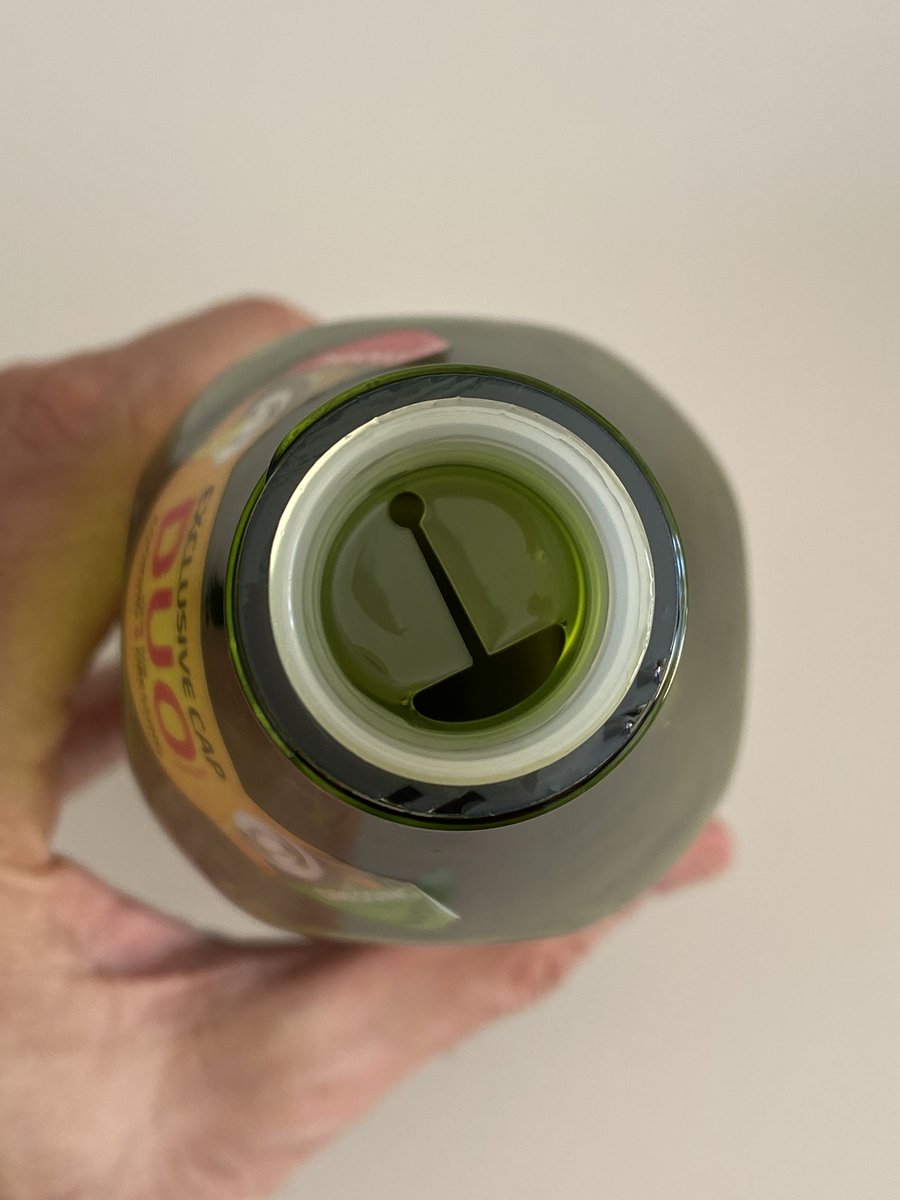 Me he tenido que venir aquí para descubrir que las botellas de aceite Borges tienen opción de chorrillo y de chorrazo.