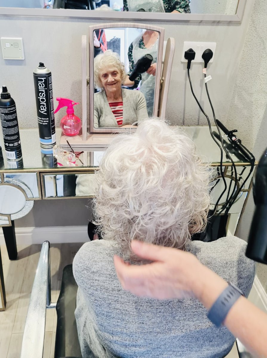 GoldendaleHouse's tweet photo. Residents have thoroughly enjoyed having the hairdresser back! 🤩

Looking fabulous, ladies! 😍

#GoldendaleFamily #CareHomes #CareHomesUK #NewHairDay #Staffordshire #StokeOnTrent #ResidentialCare https://t.co/EWzCYoMFuB