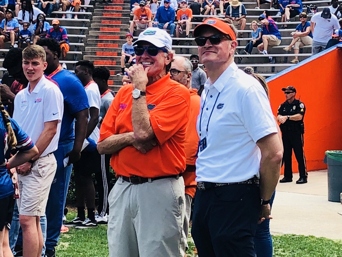 ScottStricklin's tweet photo. My neighbor is a guy who won a Heisman Trophy, coached the 1996 National Champions, and finished as the winningest coach at two different SEC schools. He’s also an all-around good guy. Help me wish happy birthday to the incomparable @SteveSpurrierUF. #GoGators https://t.co/Pvc0TE1a8D