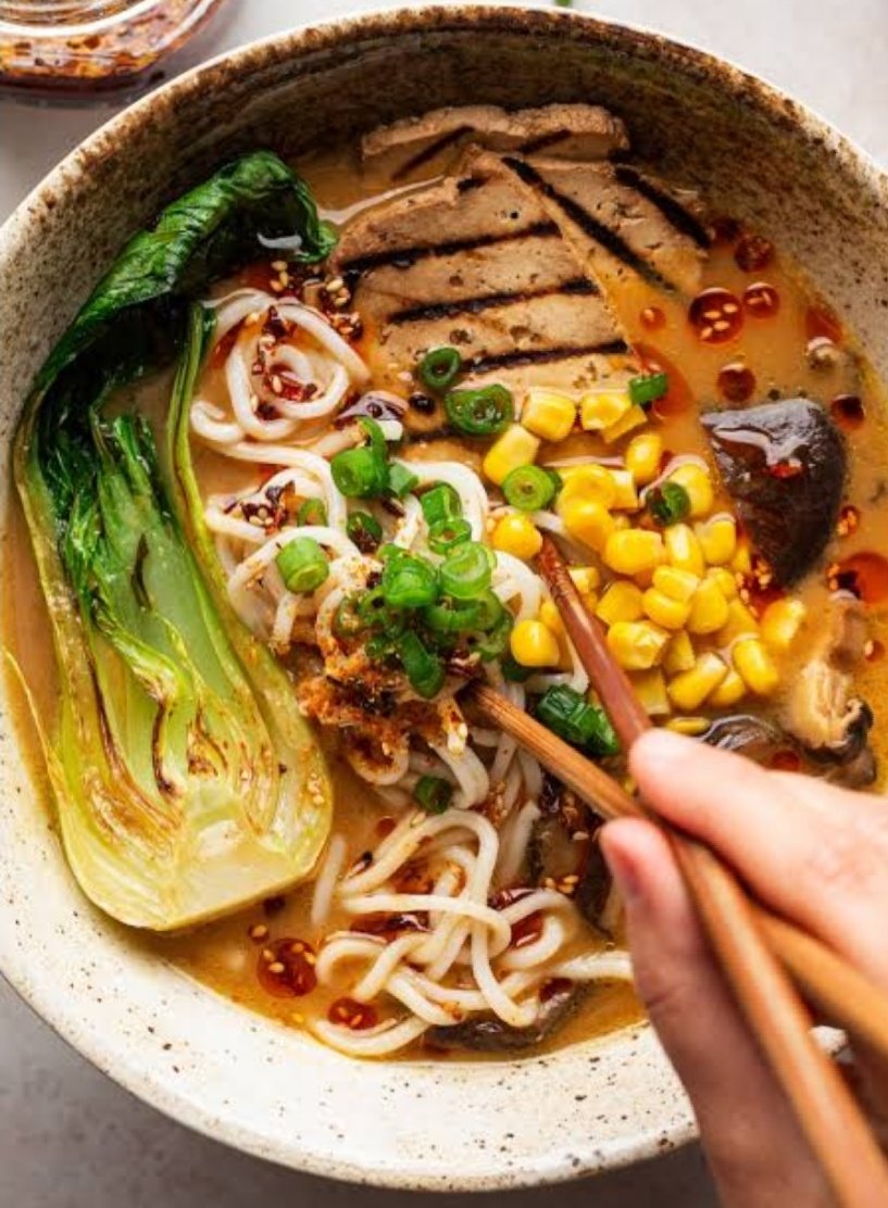 FoodManiaaa's tweet image. Who loves Ramen? 🍜