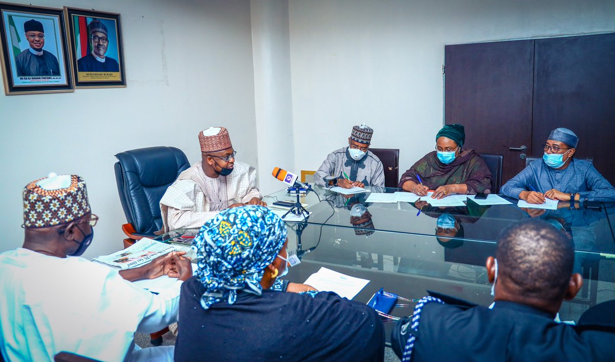 FMCIDENigeria's tweet photo. Update!

The Honourable Minister of Communications and Digital Economy, @DrIsaPantami receives in audience, the Governing Board of the National Identity Management Commission (NIMC), led by its acting chairman, Mal. Bello Ibrahim on a working visit.

#DigitalNigeria https://t.co/D3iv3smK40