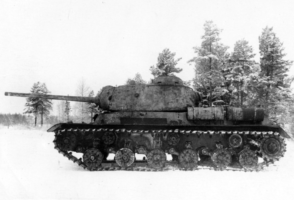 Первый тяжелый танк. Танк кв-85 и ИС-1. Тяжелый танк кв-85. Кв-85 ВОВ.