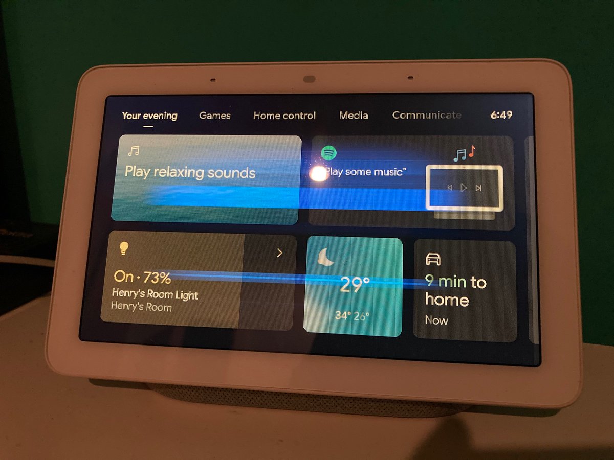 henrylim96's tweet image. 9 min to home? But I have been staying at home for more than 2 weeks ... How? 😂

#Google #NestHub #BrokenLCD