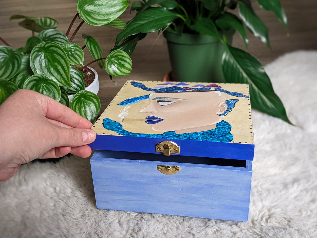 moonduskdesign's tweet photo. happy 420!!🍃 this stash box is 15% off in my shop! rt to help a girl out https://t.co/NOq7dzqY6S https://t.co/PEhsovmHpe