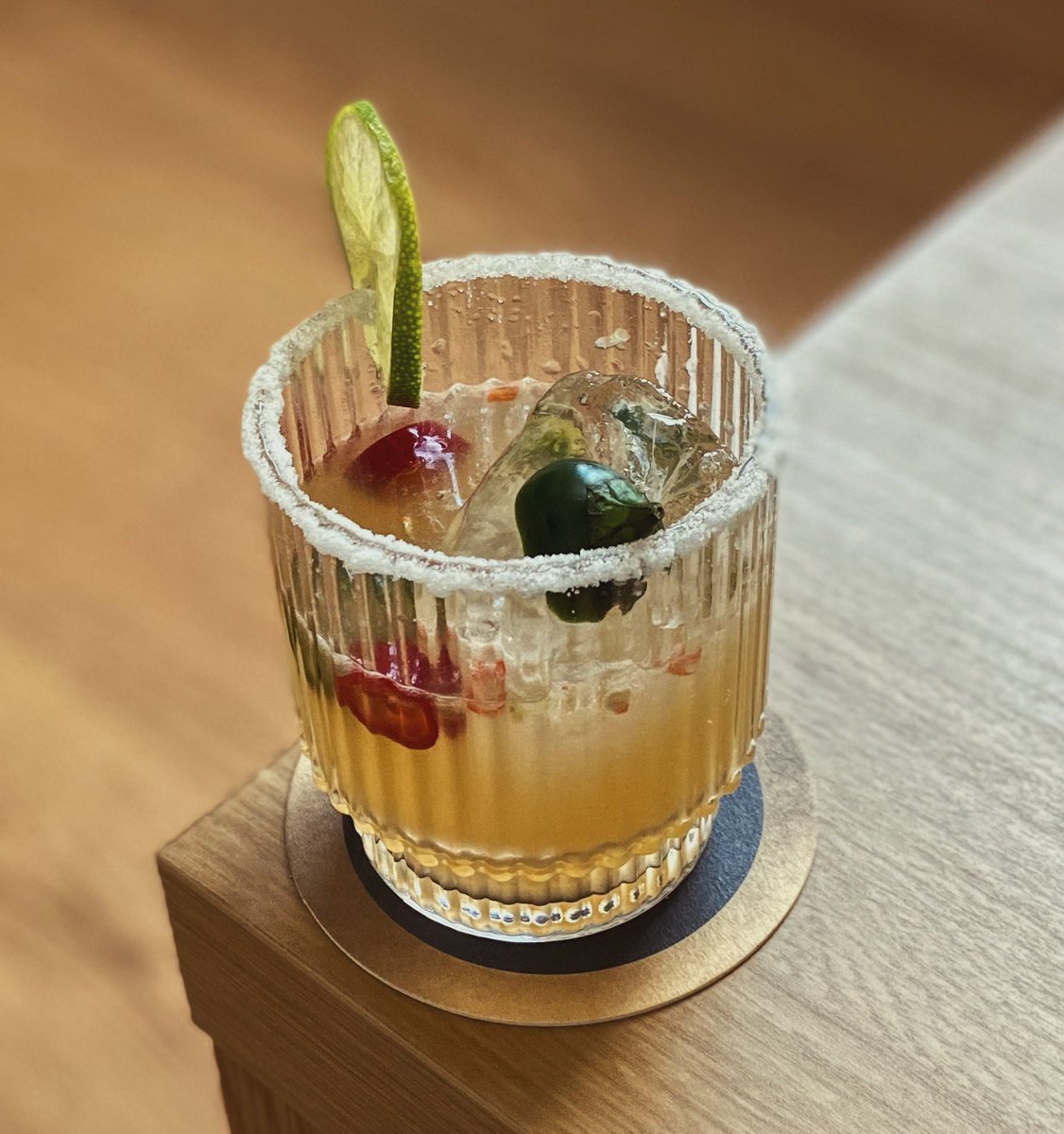 chillingglassuk's tweet photo. Spicy Pineapple Margarita 🌶🍍
Recipe: https://t.co/OfAs0hENN9 https://t.co/XgRxaufc4c