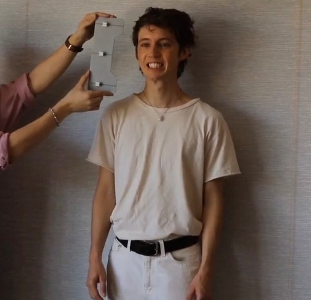 troyesivan's tweet photo. Me getting my teeth measured 😀 https://t.co/QBThx64Ajz