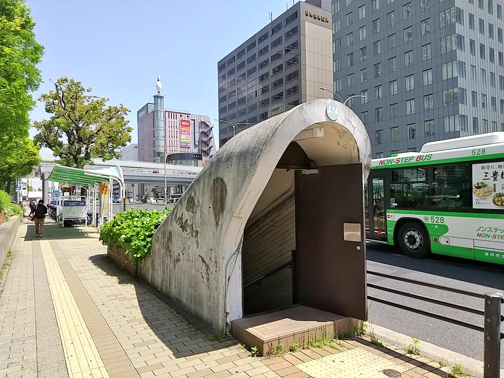 ずっと変わらないもの…JR三ノ宮駅方面に繋がる「A14出入口」は戦前から姿を変えていないレトロ建築！