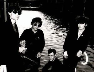 precisement's tweet image. #pausemidi Oldies but goldies : 
Too Much Class For The Neighbourhood - Dogs
youtube.com/watch?v=0aPToT…