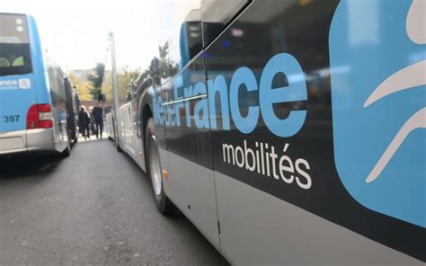 jfporchez's tweet image. Le vécu qui parle: Tu es sur le quai à Clamart direction Paris-Montparnasse, et d'un coup le train arrive, alors là tu te dis que @vpecresse a pensé à tout! Sur chaque wagon c'est écrit X fois IDF mobilité. Aucun risque (sauf le bleu) de se retrouver dans le train de Wauquiez.